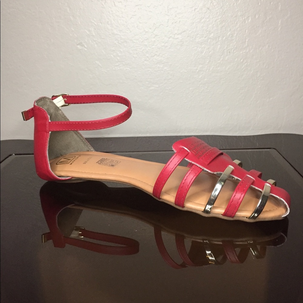 NWOB Size 11 Maker’s Red and Gold Sandals 🇧🇷